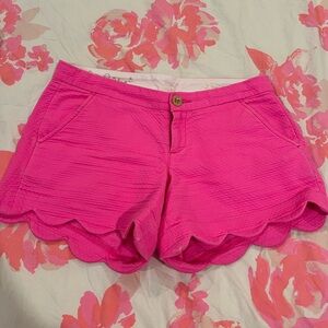 Lilly Pulitzer Women’s 5” Buttercup Scallop Hem Short.